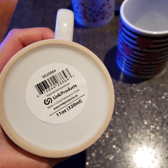 4 brand new Valentine's Day mugs - Picture 2 of 3